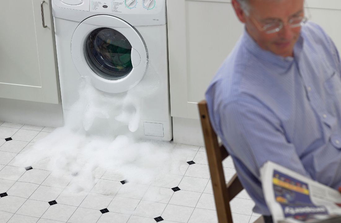curenje-vode-iz-masine-za-ves